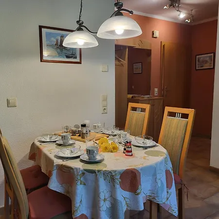 De Fischer Un Sien Fru Eg Lejlighed Wustrow (Fischland)